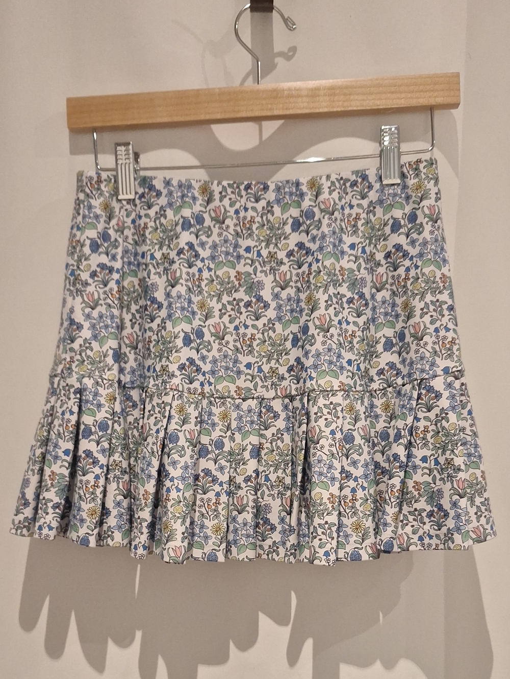 Smith And QuinnFloral Pleated Mini Skort With White with Blue & Green Floral